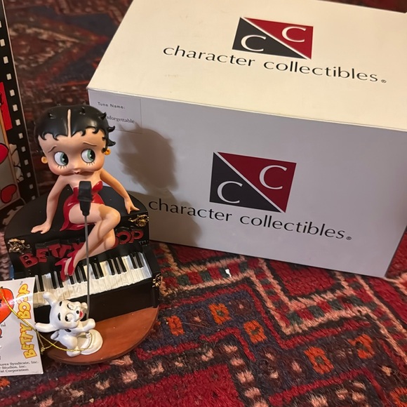 Vintage Betty Boop music box lot (2) with bonus lunchbox!!!! - Picture 5 of 16